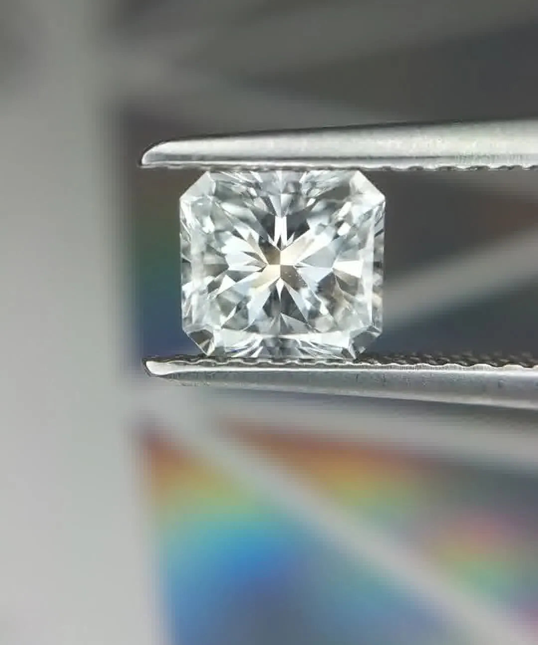 0.95ct Radiant Natural Diamond (Colour D, Clarity VVS2, GIA Certified)
