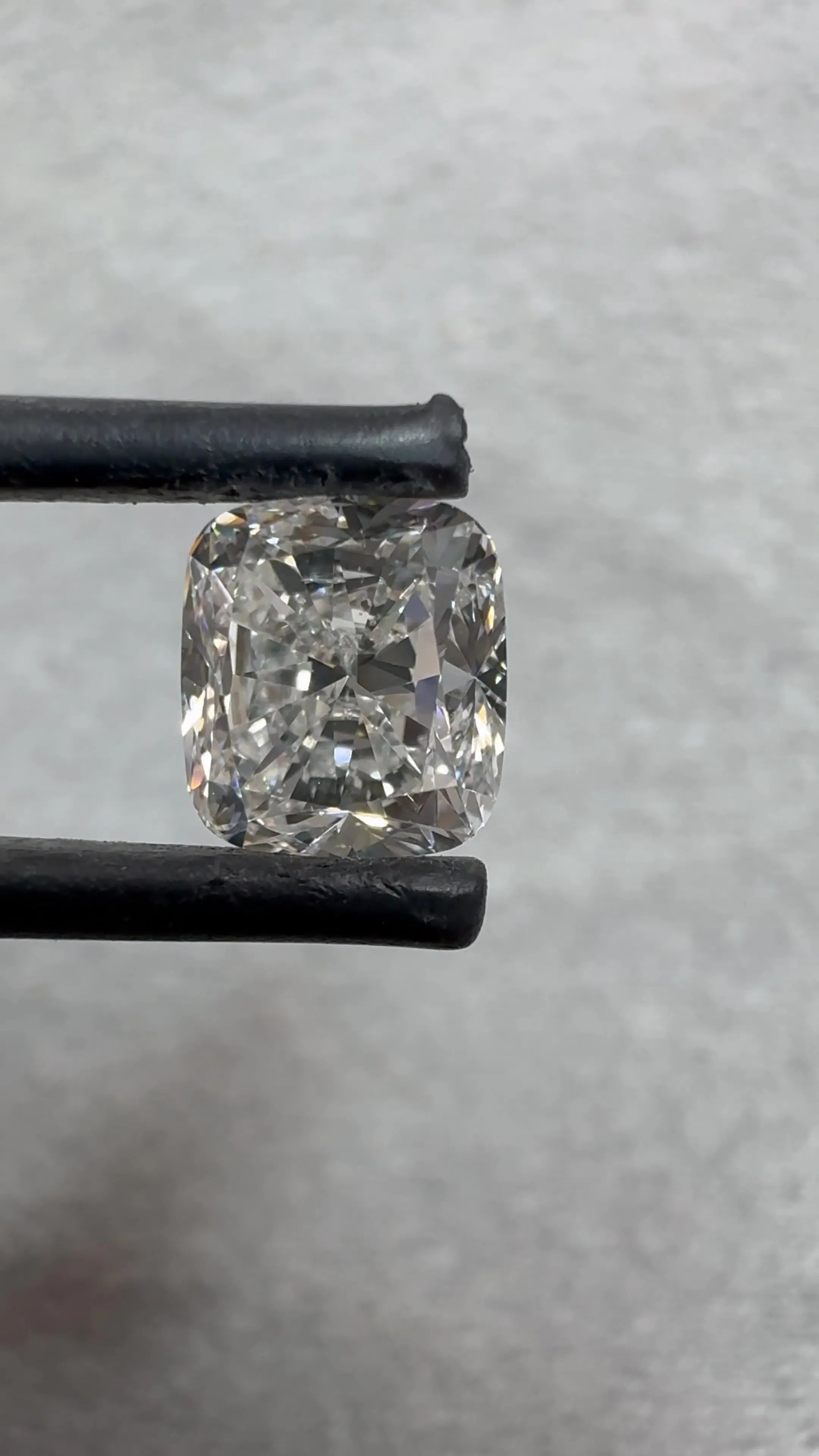 2.00ct Cushion brilliant Natural Diamond (Colour I, Clarity I1, GIA Certified)