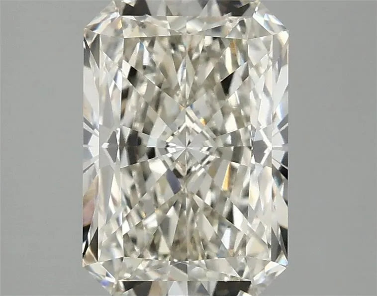 2.51ct Radiant Lab Grown Diamond (Colour H, Clarity VVS2, IGI Certified)