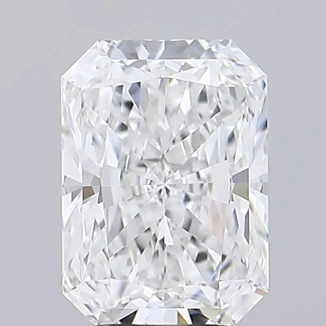 3.07ct Radiant Lab Grown Diamond (Colour E, Clarity VVS2, IGI Certified)