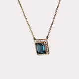 Dije Topacio London blue y halo de diamantes